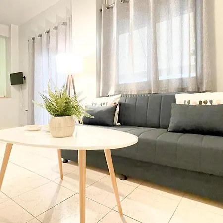 Grace And Charm: Comfy Studio In Koukaki, Athens